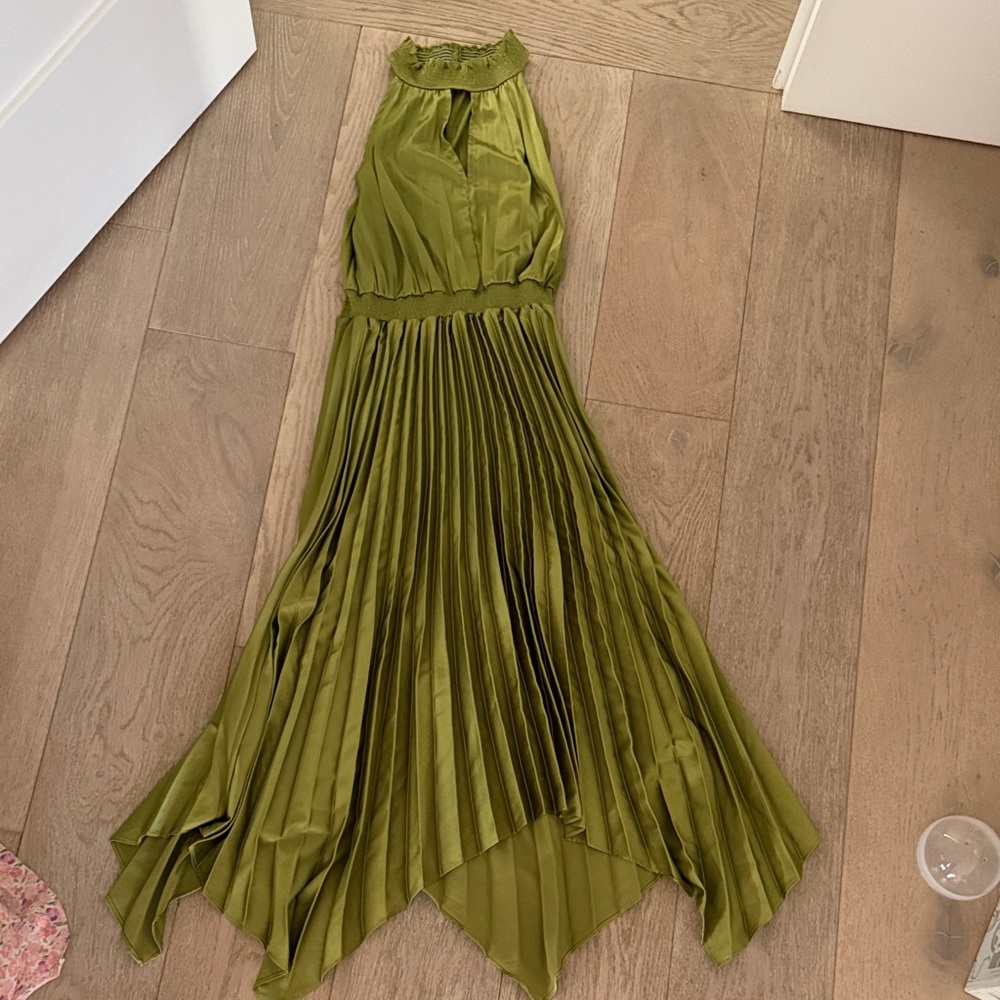 Elegant Olive Green Pleated Dress